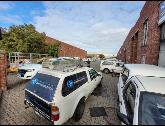 405M² WAREHOUSE TO LET IN STIKLAND INDUSTRIAL